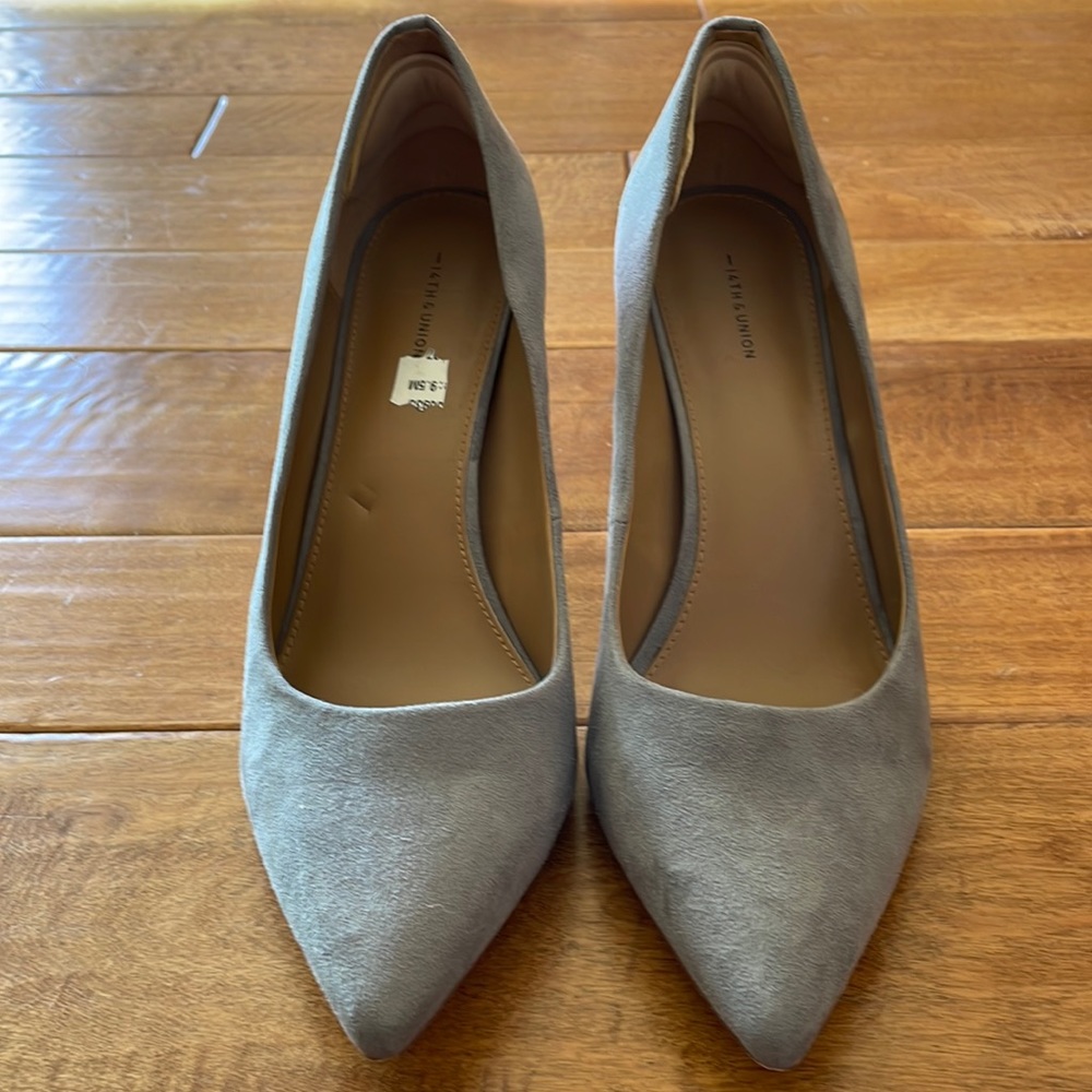 Gray sueded high heel 9.5